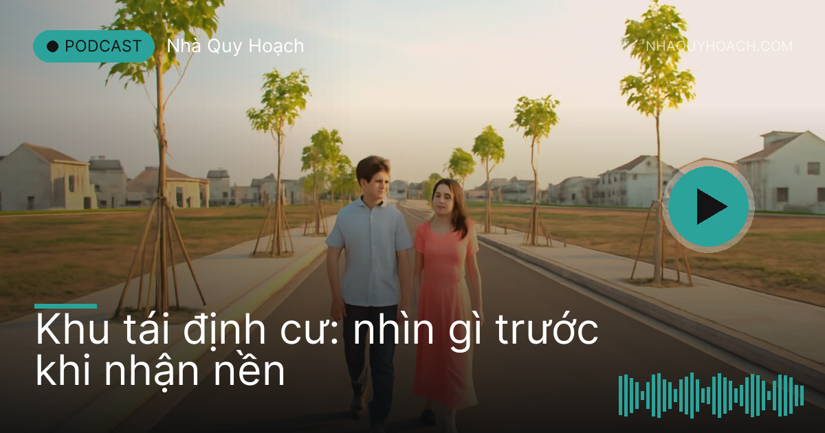 Cặp vợ chồng đi dạo xem nền trong khu tái định cư mới với đường thẳng và cây non